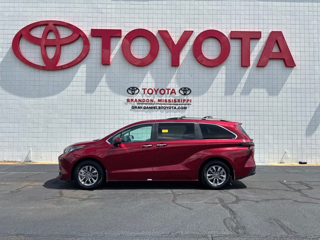 2026 Toyota Sienna XLE 8 Passenger
