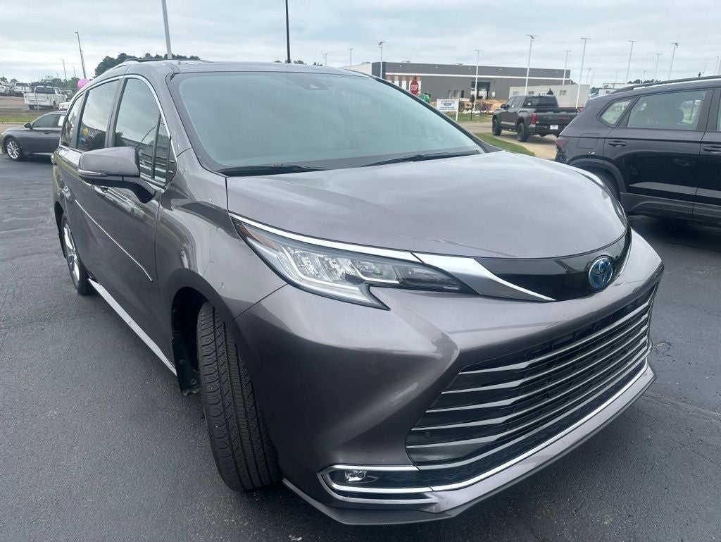2022 Toyota Sienna Limited 7 Passenger