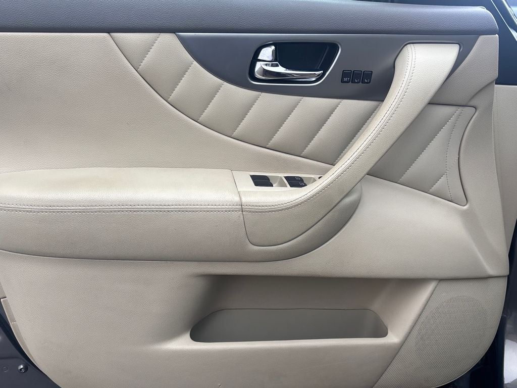 2014 INFINITI QX70 Base