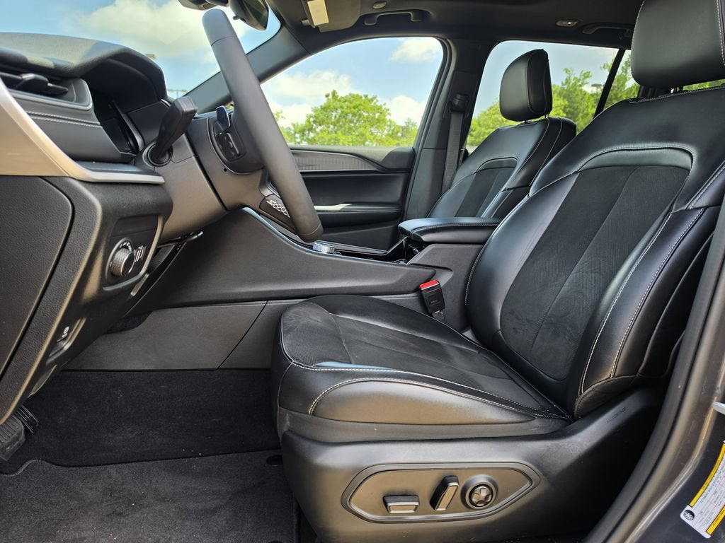 2023 Jeep Grand Cherokee Altitude 4x2