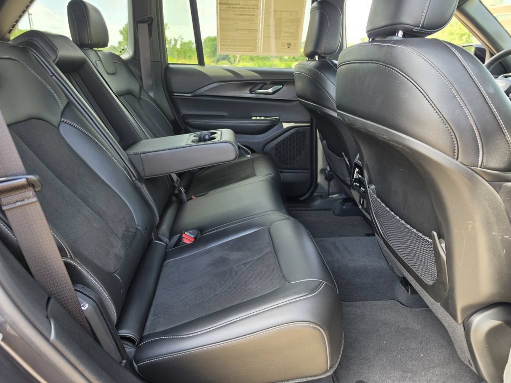 2023 Jeep Grand Cherokee Altitude 4x2