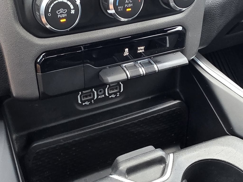 2023 RAM 1500 Big Horn Crew Cab 4x2 5'7" Box
