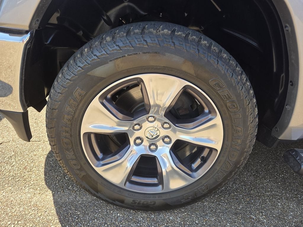 2019 RAM 1500 Laramie Crew Cab 4x2 5'7" Box