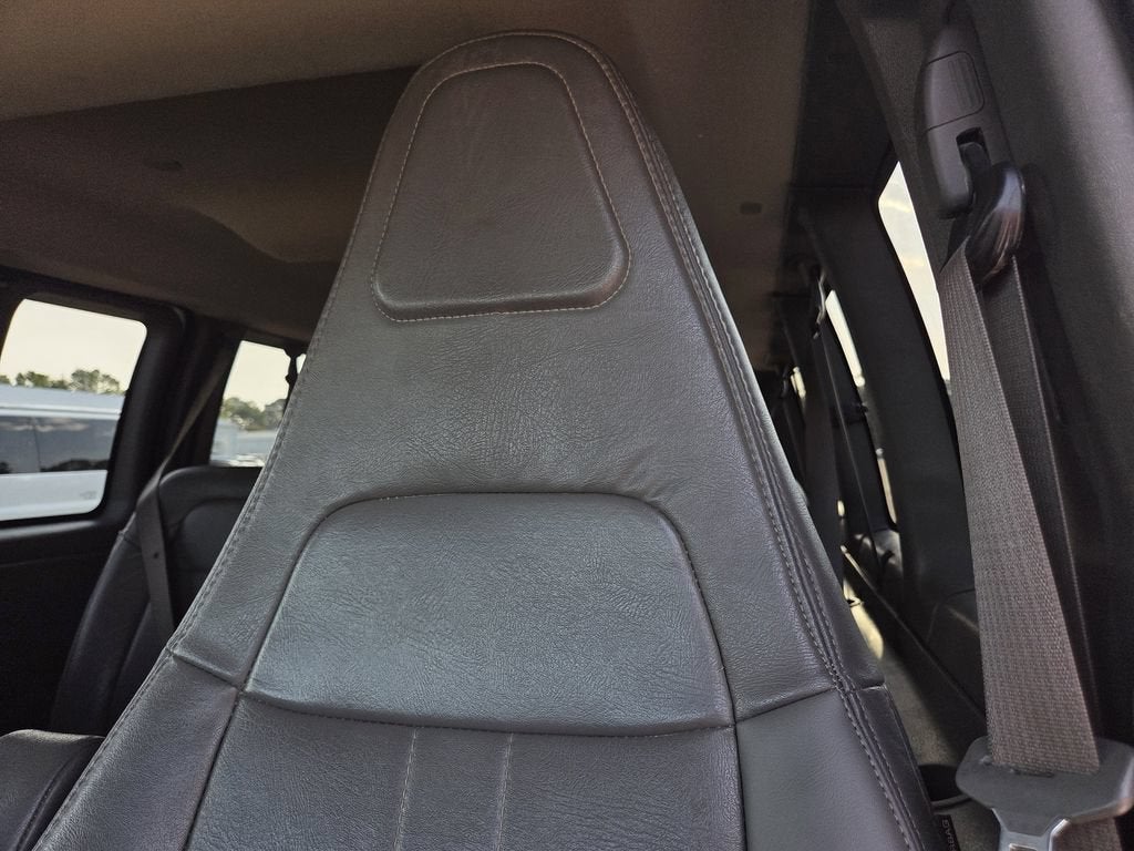 2023 Chevrolet Express Passenger 3500 LS