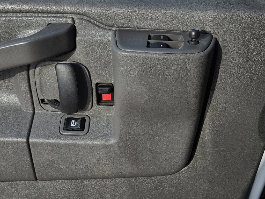 2023 Chevrolet Express Passenger 3500 LS