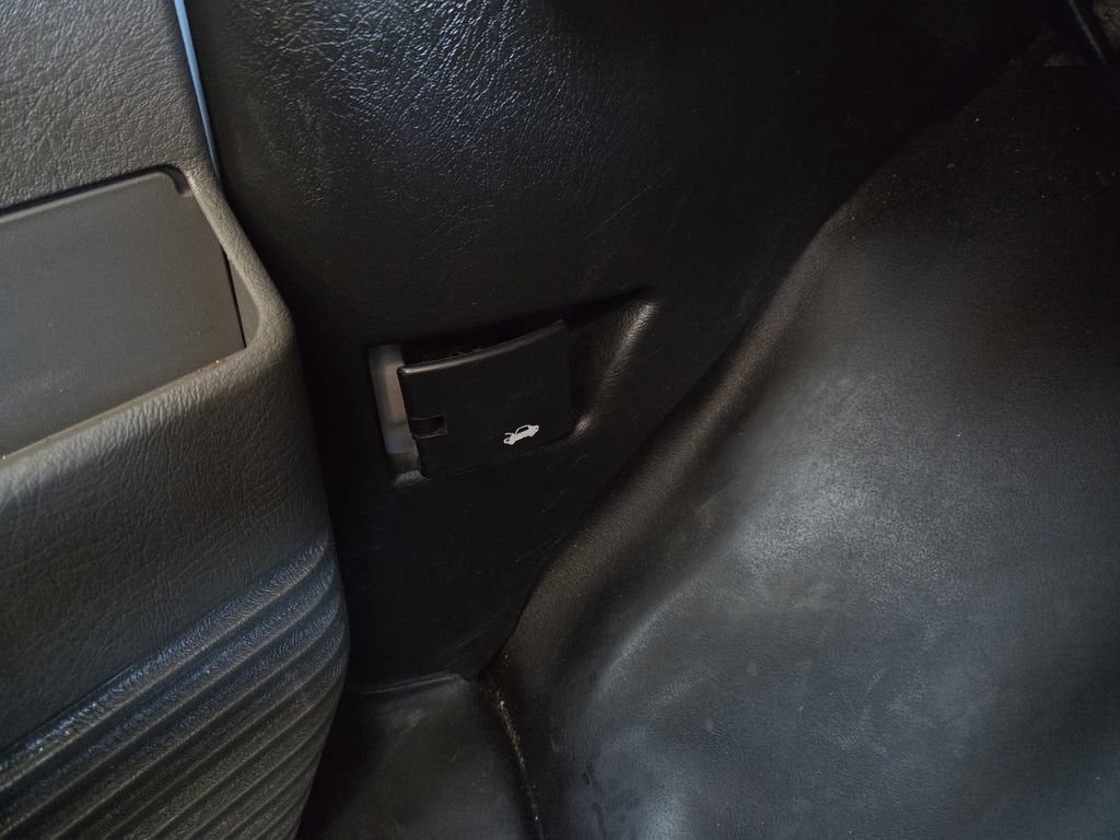 2023 Chevrolet Express Passenger 3500 LS