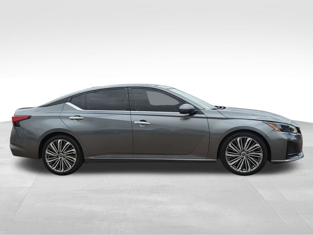 2023 Nissan Altima SL FWD