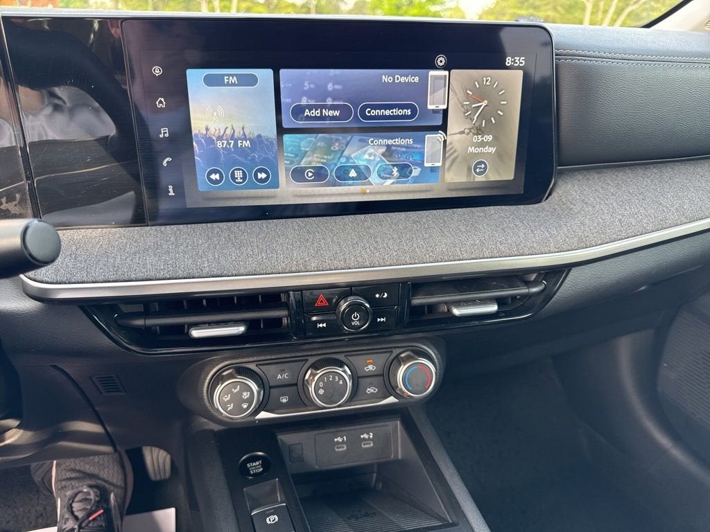 2025 Nissan Kicks SV