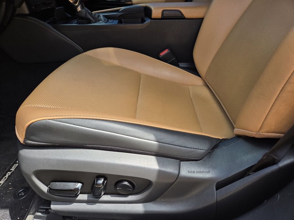 2022 Lexus ES 350 - Photo 16