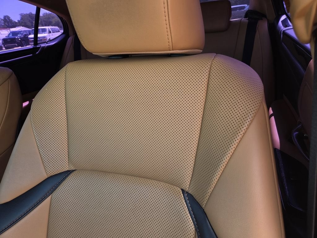 2022 Lexus ES 350 - Photo 17
