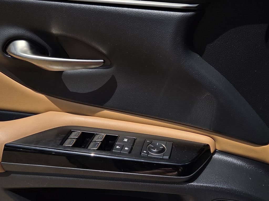 2022 Lexus ES 350 - Photo 19