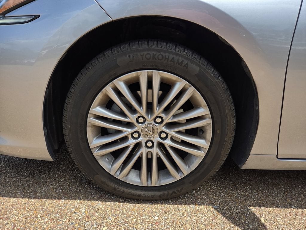 2022 Lexus ES 350 - Photo 27