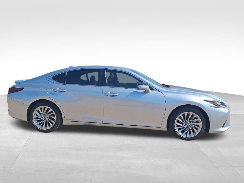 2022 Lexus ES 300h Ultra Luxury