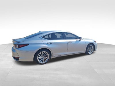 2022 Lexus ES 300h Ultra Luxury