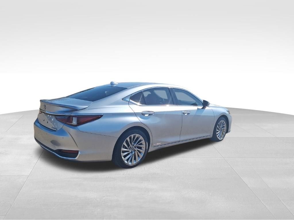 2022 Lexus ES 300h Ultra Luxury