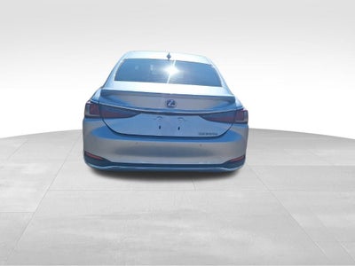 2022 Lexus ES 300h Ultra Luxury