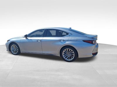 2022 Lexus ES 300h Ultra Luxury