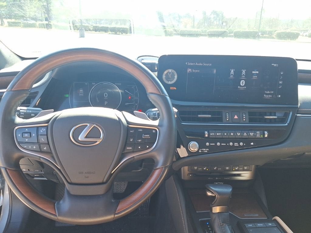 2022 Lexus ES 300h Ultra Luxury