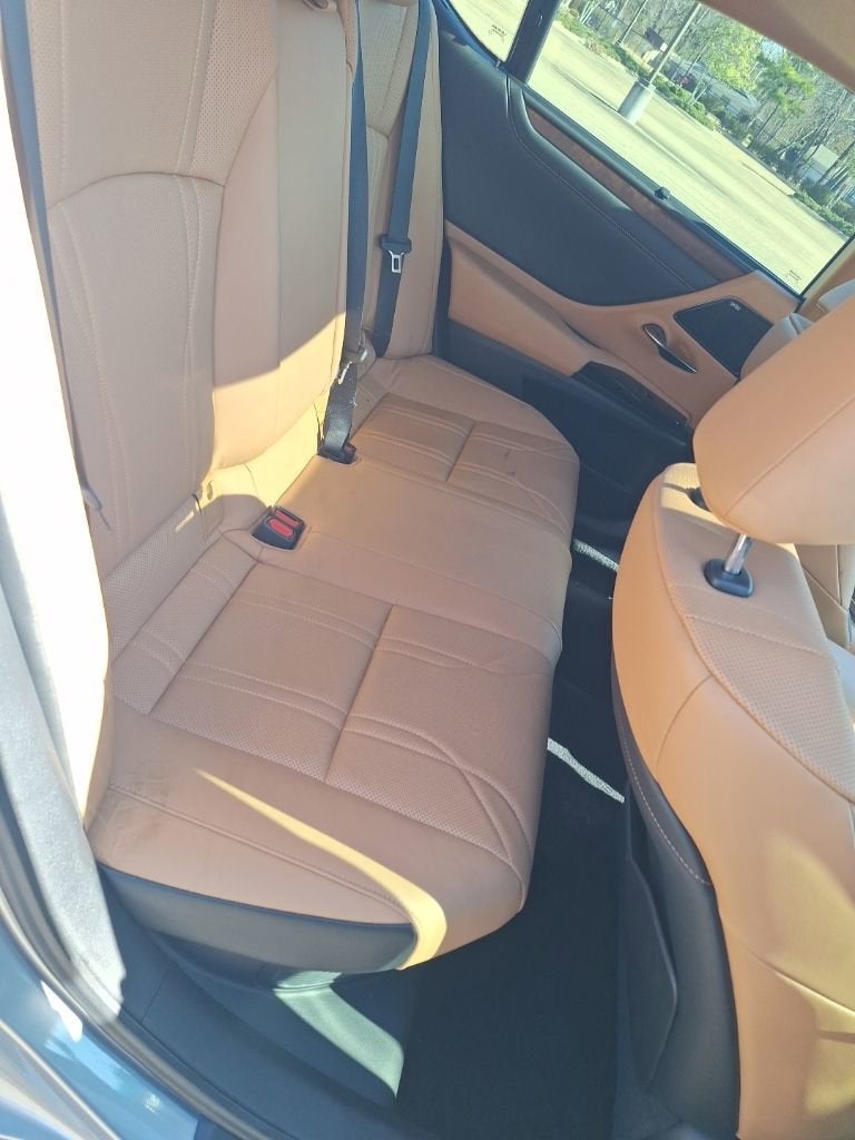 2022 Lexus ES 300h Ultra Luxury