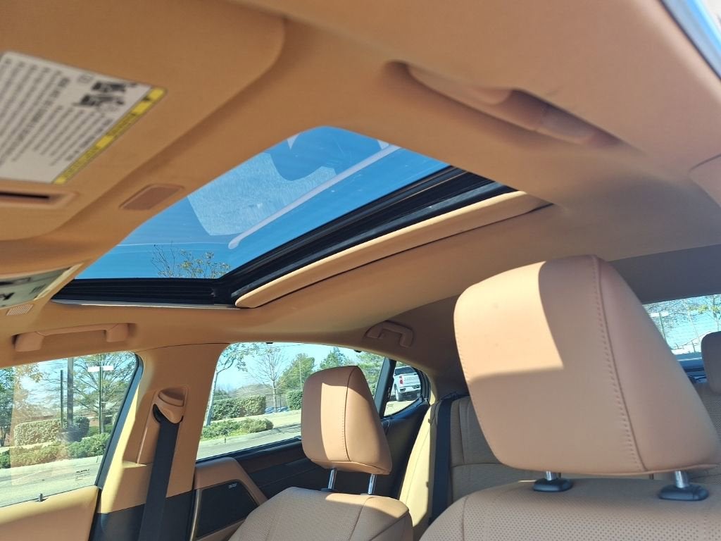 2022 Lexus ES 300h Ultra Luxury