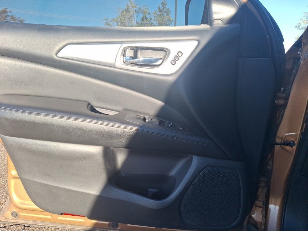 2017 Nissan Pathfinder SL