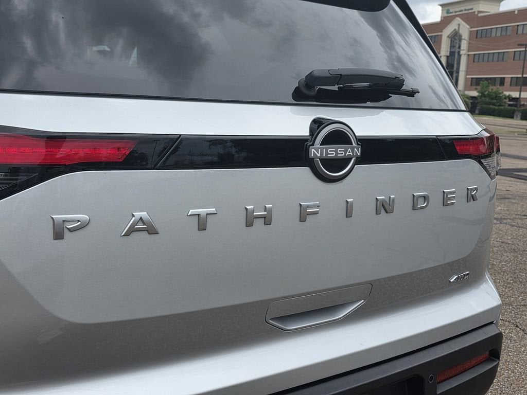 2025 Nissan Pathfinder SV 4WD