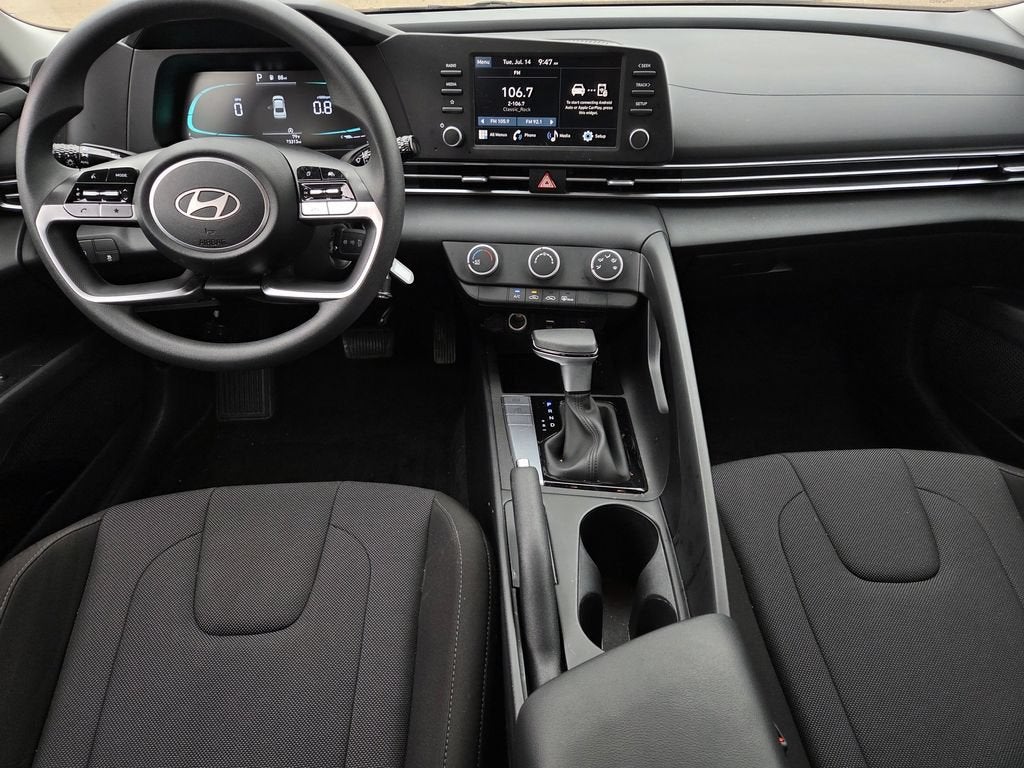 2025 Hyundai Elantra SE